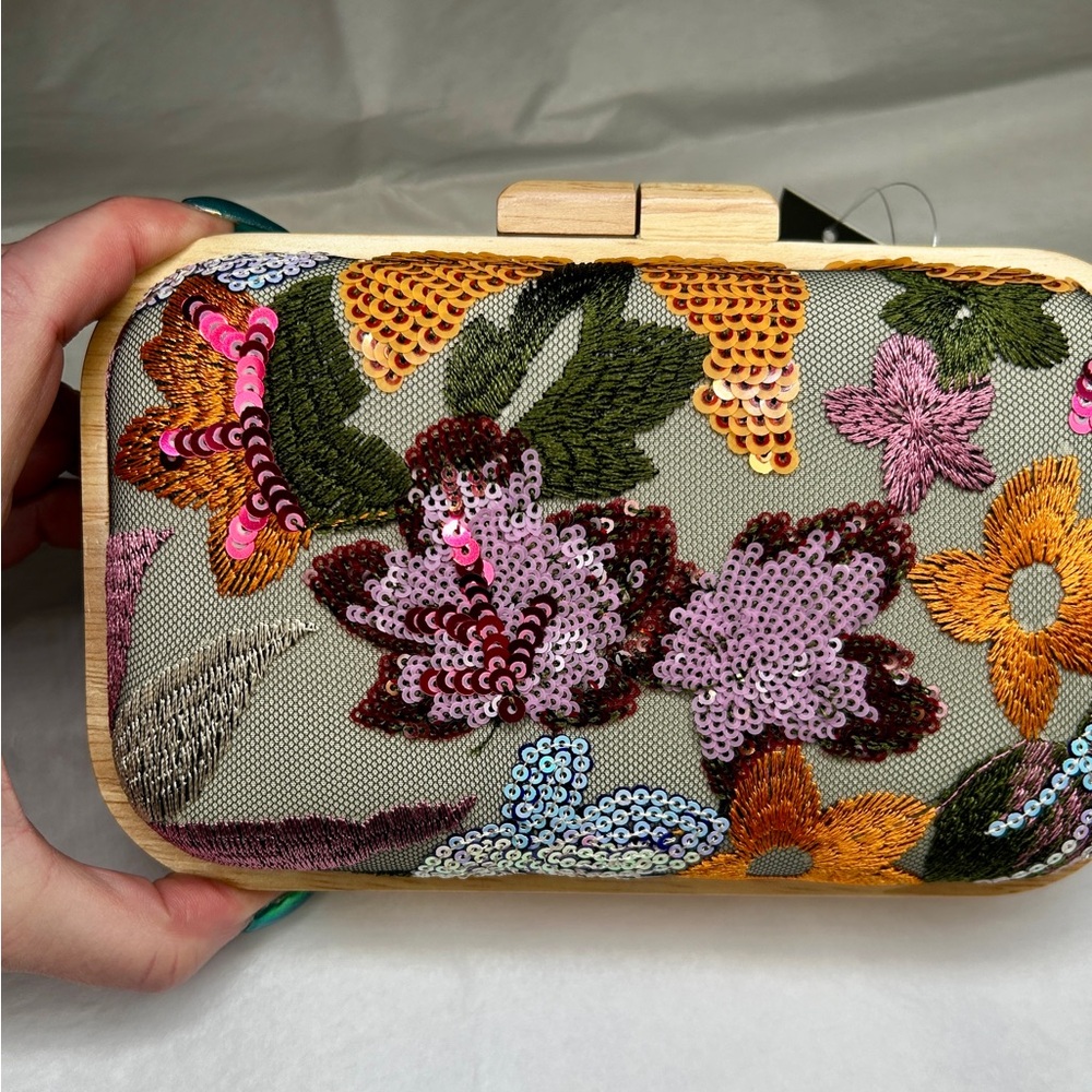 Jessica McClintock Noralee embroidered bag. NWT